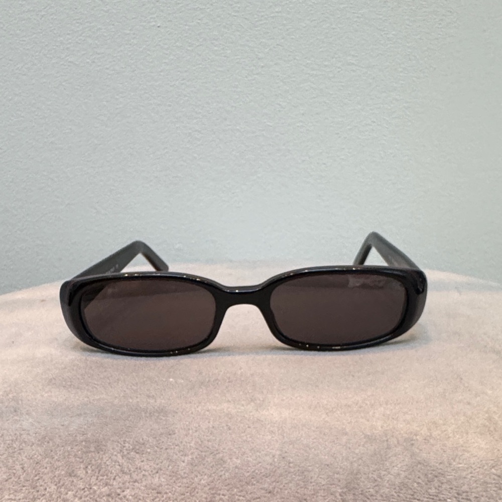 Gucci Vintage Mini Black Rectangular Sunglasses - image 5